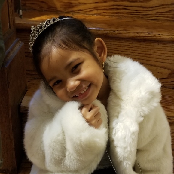 Meet your Posher, beebee0717 - Picture 2 of 3